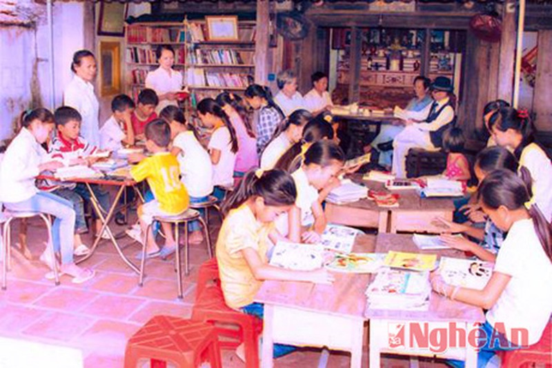 Thư viện dòng họ Hoàng tại làng Ngọc Lâm (Diễn Châu, Nghệ An) Đọc sách tại Thư viện dòng họ Hoàng, tại làng Ngọc Lâm, Diễn Châu, Nghệ An