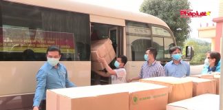 Trao quà hỗ trợ bệnh viện Bệnh Nhiệt Đới Trung Ương chống dịch Covid-19