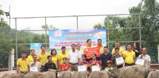 Ban Thiện Nguyện trao tặng trâu, bò giống cho 17 hộ gia đình nghèo khó Dòng họ Hoàng – Huỳnh tại Hà Giang